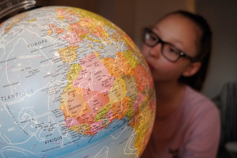 Atmosphere NR-0331H2ND-NL H24 Geographical Globe 30 cm Dutch Language