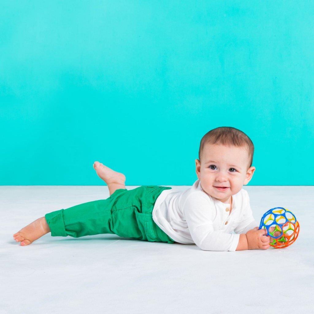 BRIGHT STARS Oball Classic flexible ball, easy to handle, sensory activity toy, multicolor 0 M+
