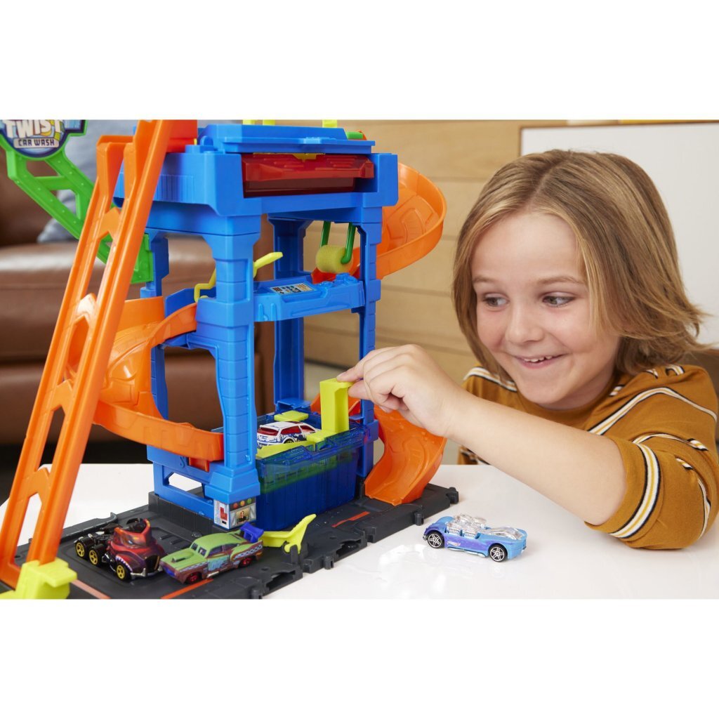 Hot Wheels City Tunnel Twist Car Wash - Color-Changing Action, Suitable for Ages 3+