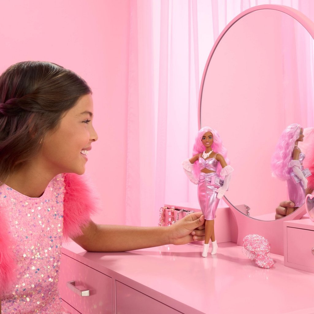 Barbie Fashionista Deluxe Doll with Metallic Pink Hair