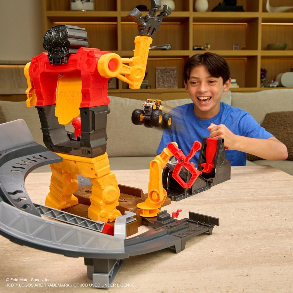 Monster Jam Smash & Bash Playset