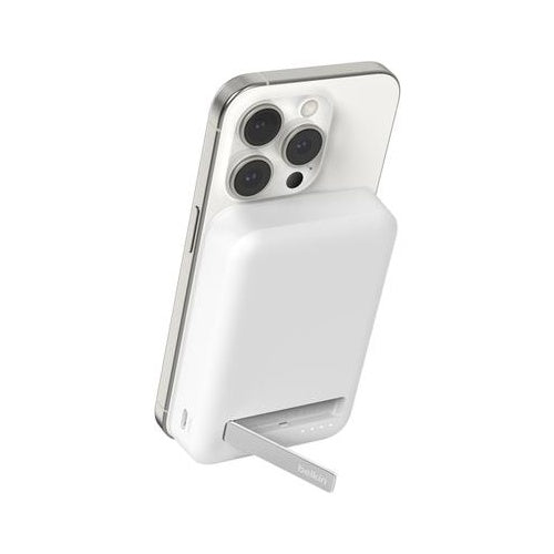 Belkin BoostCharge Pro - Induktive Power Bank - magnetisch mit Qi2 - 10000 mAh - 15 Watt - Fast Charge, PD - 2 Ausgabeanschlussstellen (magnetisch, 24 pin USB-C) - auf Kabel: USB-C - weiß - für Apple iPhone 12, 13, 15, Google Pixel 6, 7, Sa afbeelding 1