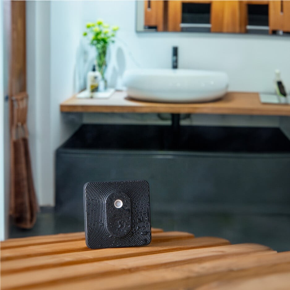 Shelly BLU H&T Black - Temperature & Humidity Sensor - Bluetooth - IP54