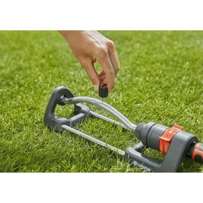 GARDENA Aqua S Oscillating Sprinkler - Coverage Area 220m² - Maximum Range 17 m