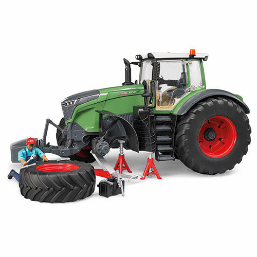Bruder Tractor Fendt 1050 Vario + Garage Accessories 1:16 Scale