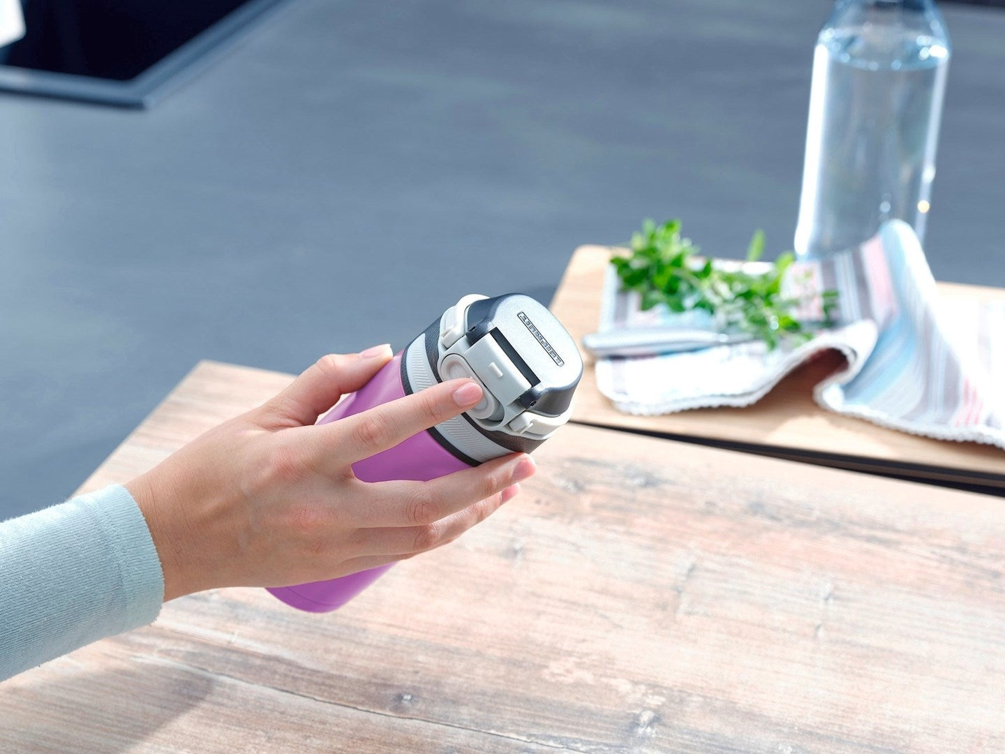 Leifheit Thermal mug Flip 350 ml Purple afbeelding 4