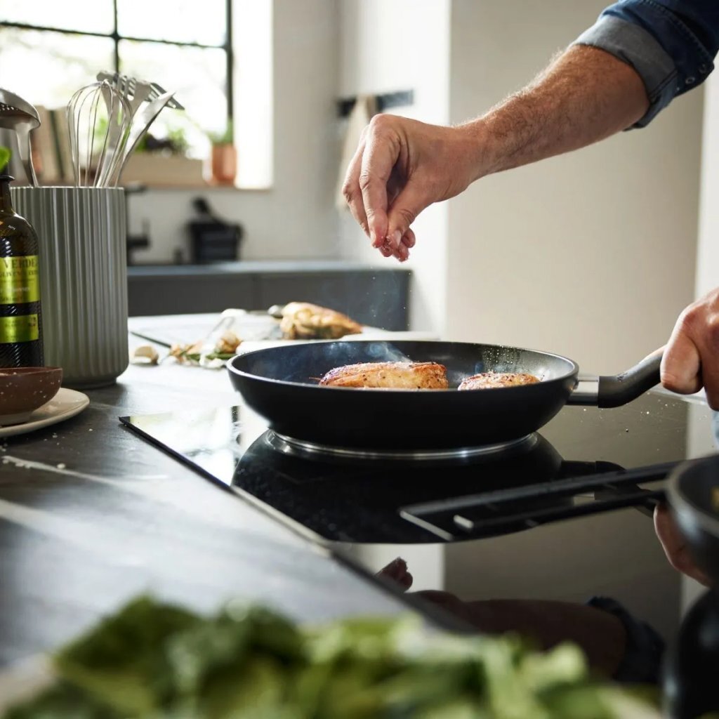 Fissler Essential Frying Pan 24 cm Black