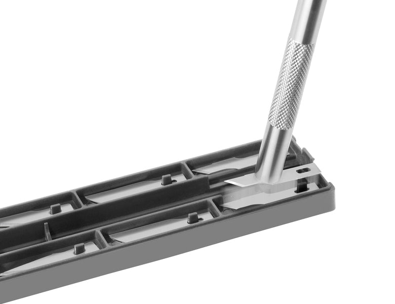 Westcott Scalpel with Metal Grip and 6 Blades - Storage Case Included AC-E73000