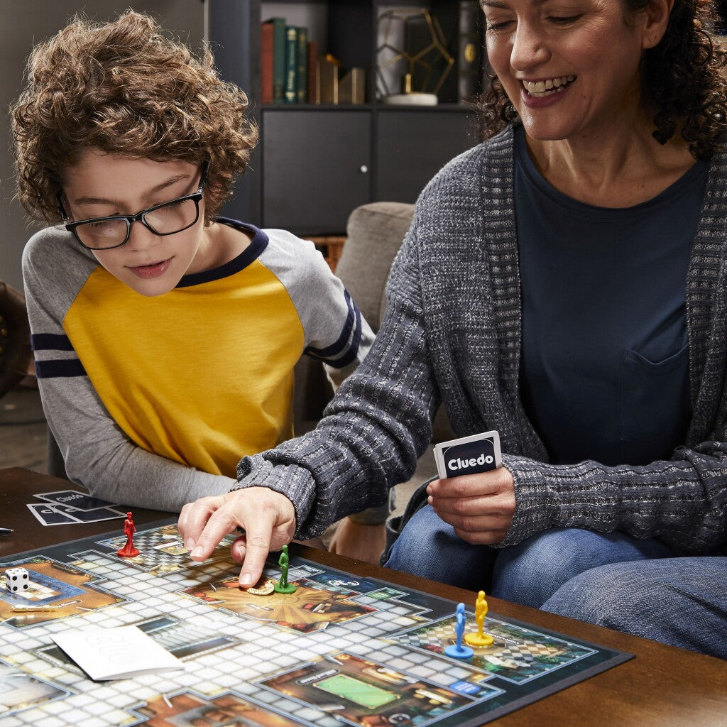 Hasbro Gaming Cluedo Board Game - Mystery Murder Investigation