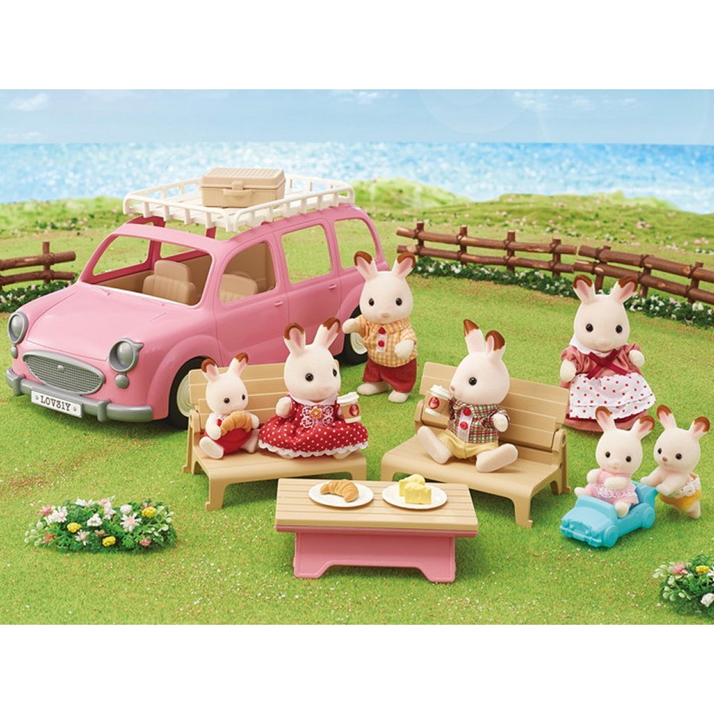 Sylvanian Families Family Picnic Car 5535 - Vehicle for 8 Figures with Picnic Set