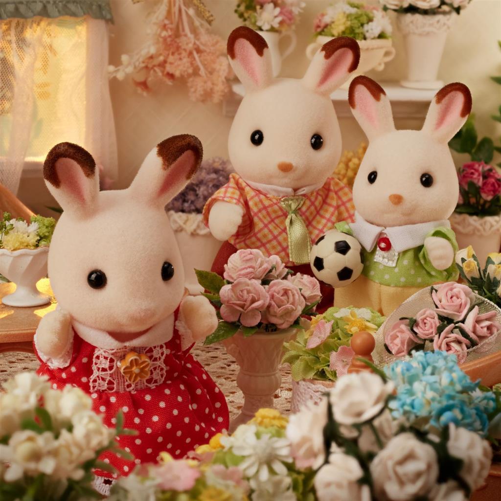 Sylvanian Families Chocolate Rabbit Family 5655 - 4 Figures with Removable Clothing