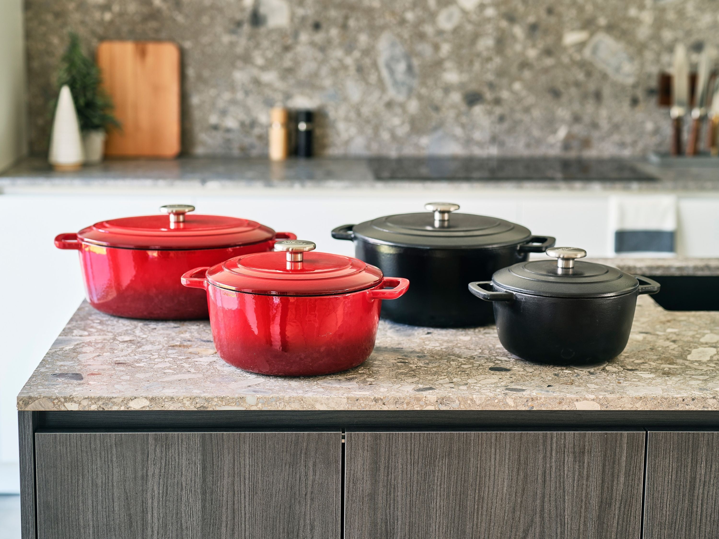 Cocotte avec couvercle - COSY & TRENDY - FONTESTIC - Fonte émaillée- Ø24 cm - 4,6 L - Tous feux dont induction - Noir afbeelding 2
