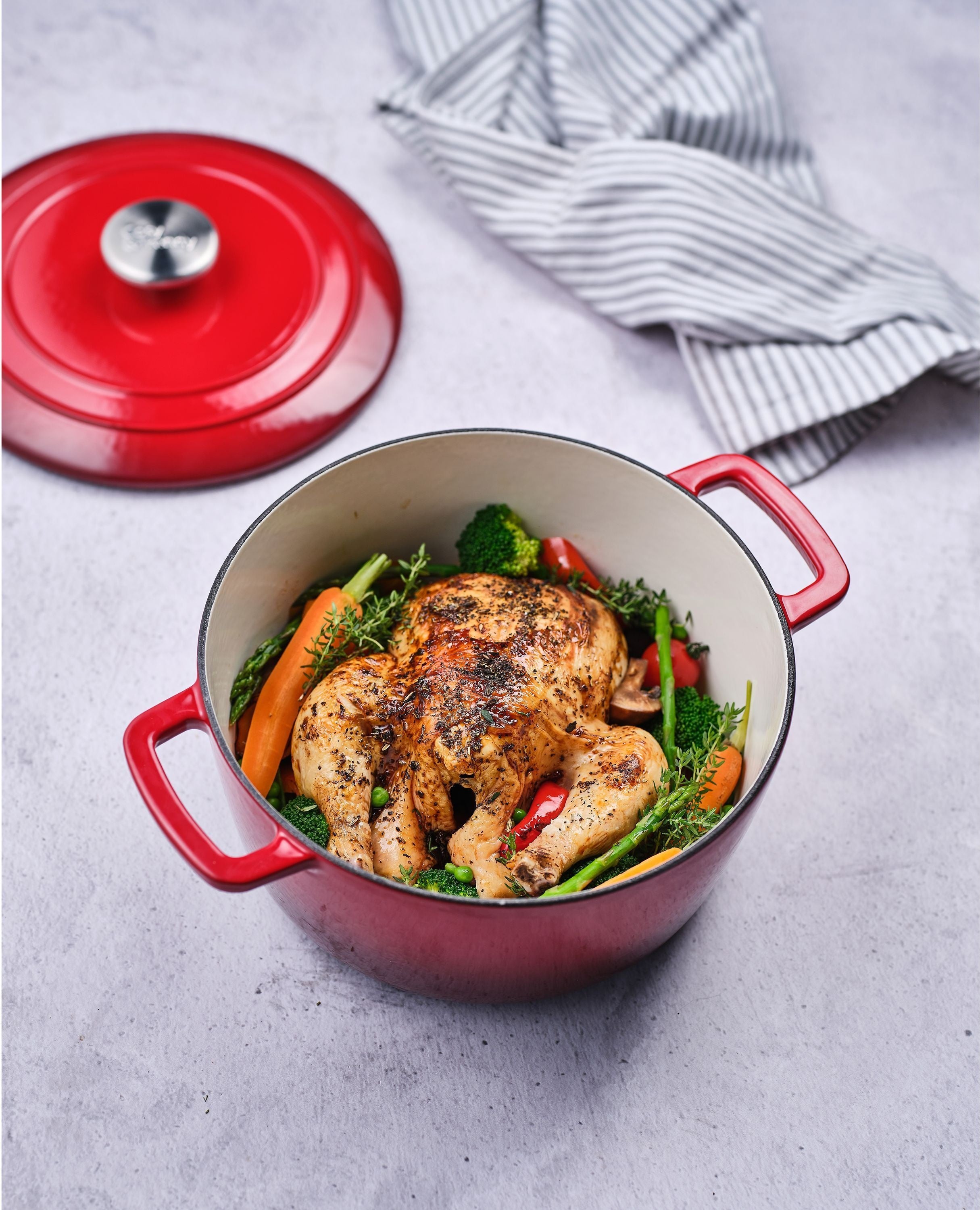Cocotte avec couvercle - COSY & TRENDY - FONTESTIC - Fonte émaillée- Ø24 cm - 4,6 L - Tous feux dont induction - Rouge afbeelding 4