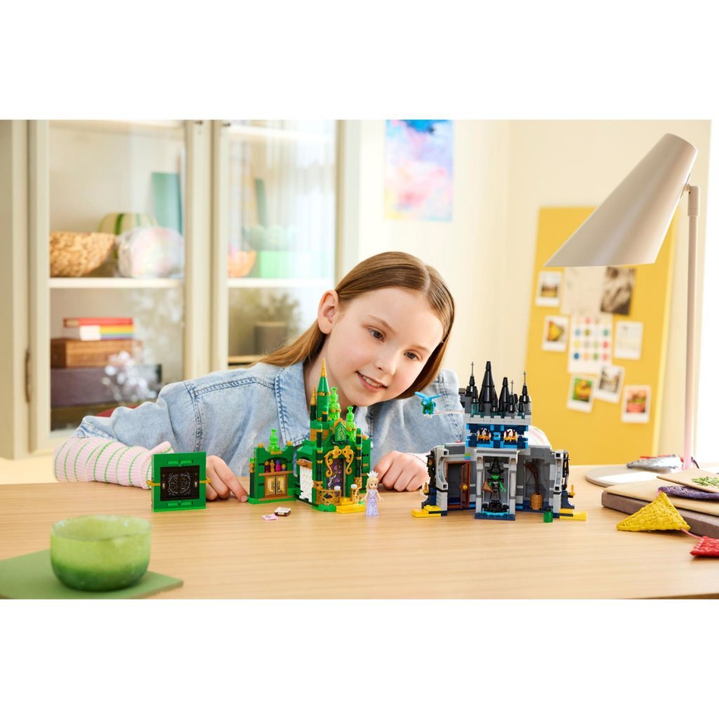 Lego Wicked 75689 Emerald City and Kiamo Ko Castle Building Set