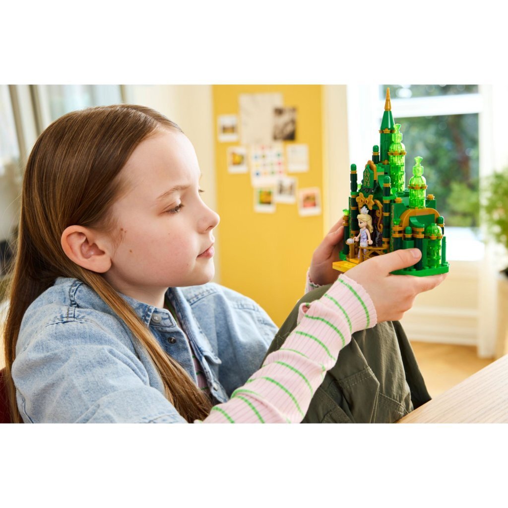 Lego Wicked 75689 Emerald City and Kiamo Ko Castle Building Set