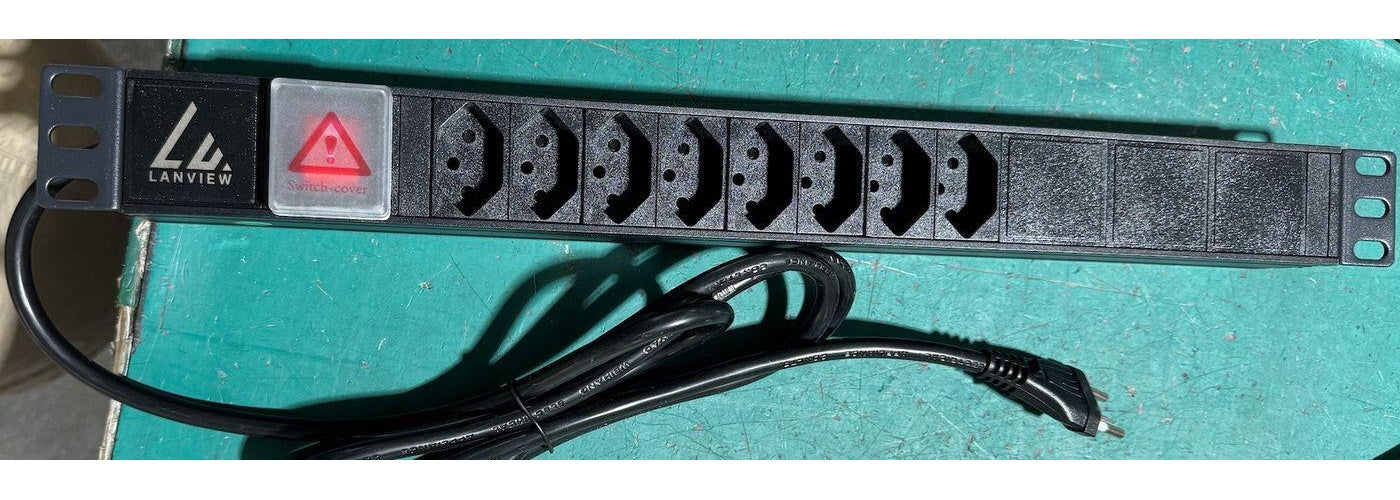 Lanview 19'' rack mount power strip 8 port Swiss T13 10A with (LVR-2MCH-SW-CH8) afbeelding 1