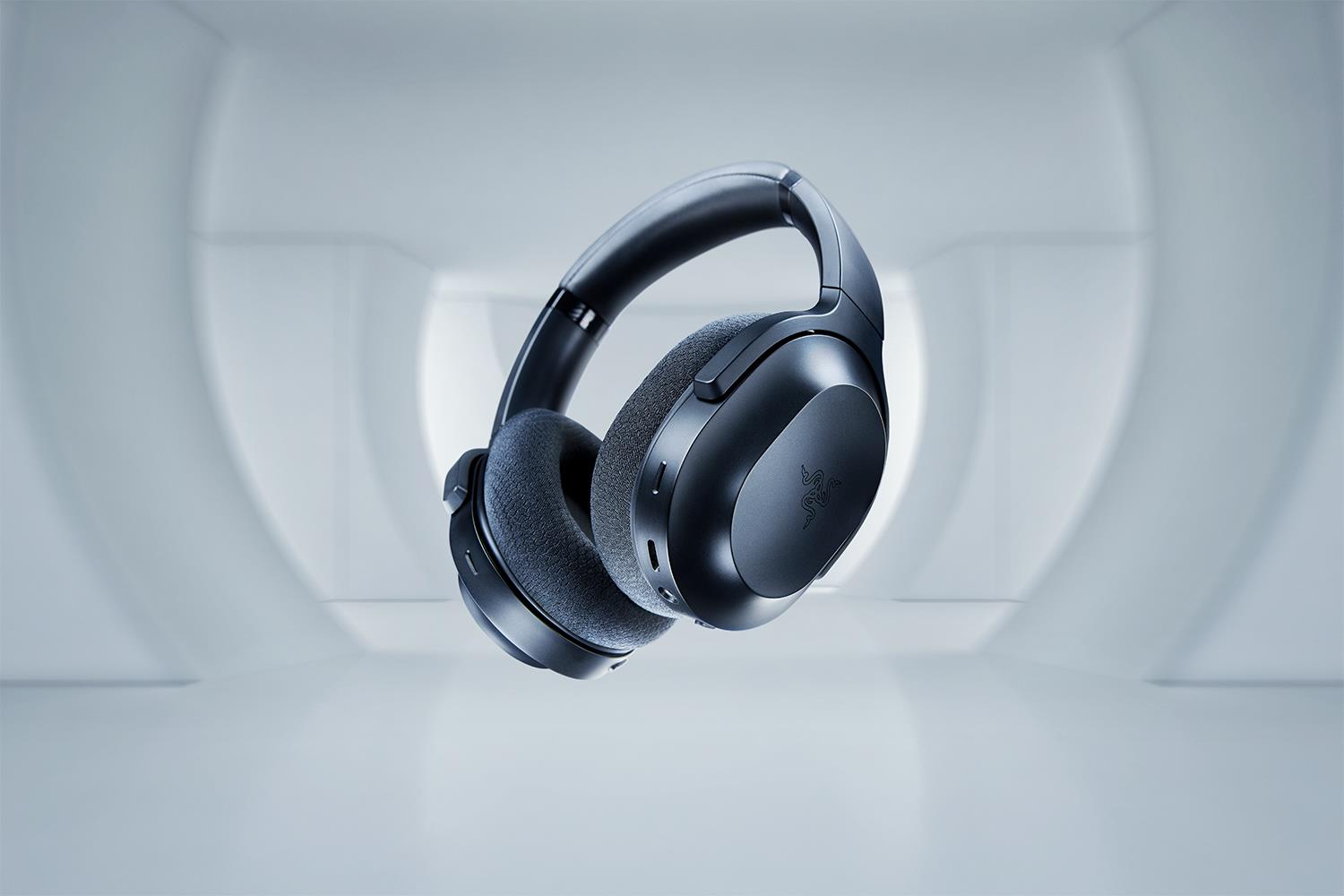 Razer Barracuda Over-ear Headset Wireless Bluetooth 2.4 GHz Noise Isolation RZ04-03790100-R3M1