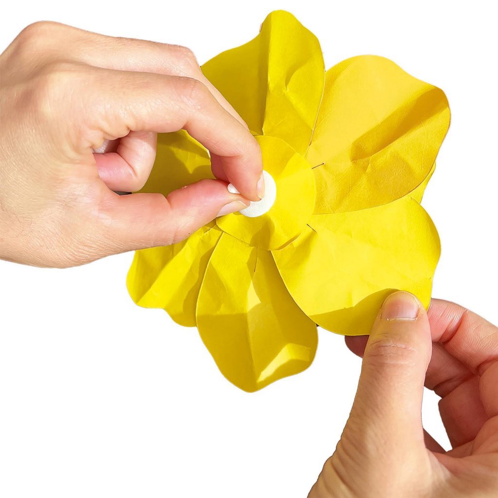 Clementoni Scented Flowers Set - Create Beautiful Paper Flowers - Ages 7+