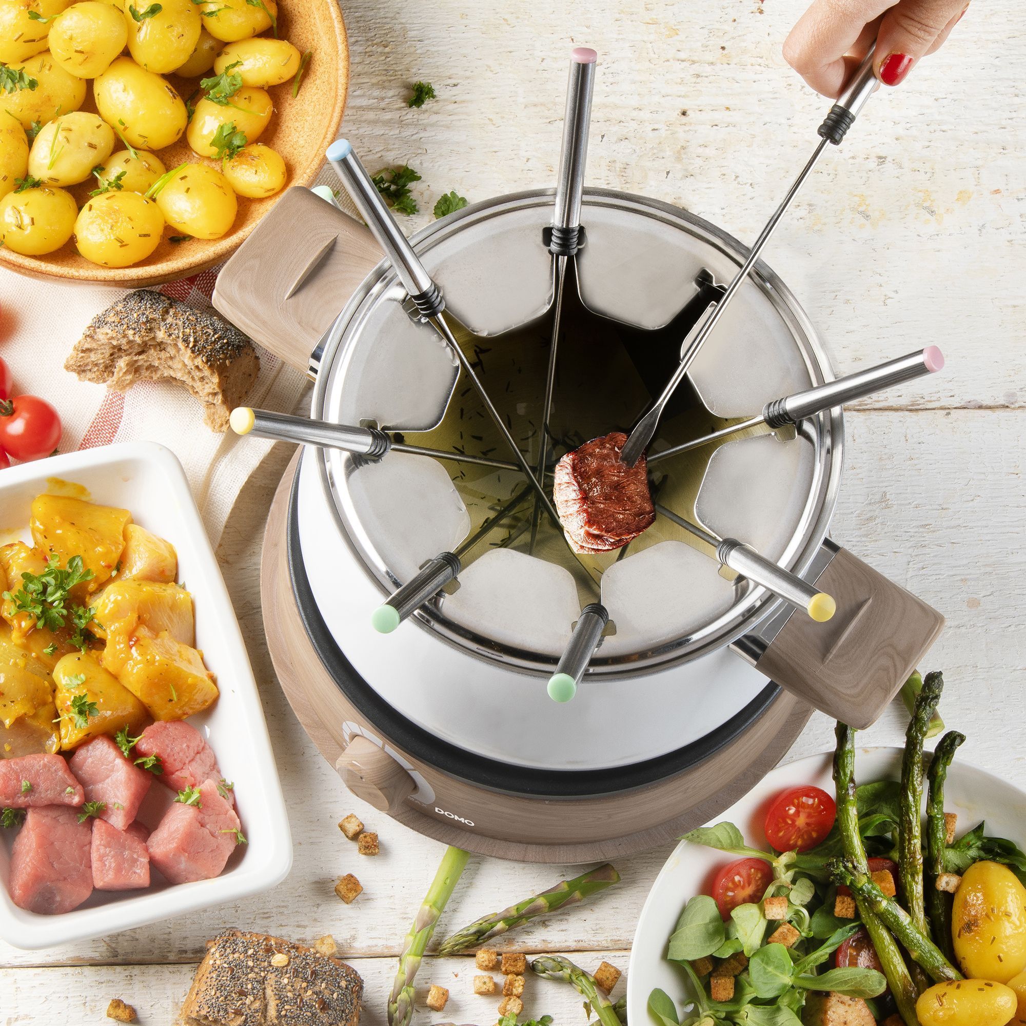DOMO DO736F Fondue Set - 1500W - 2 L - Serves 8 - White/Wood