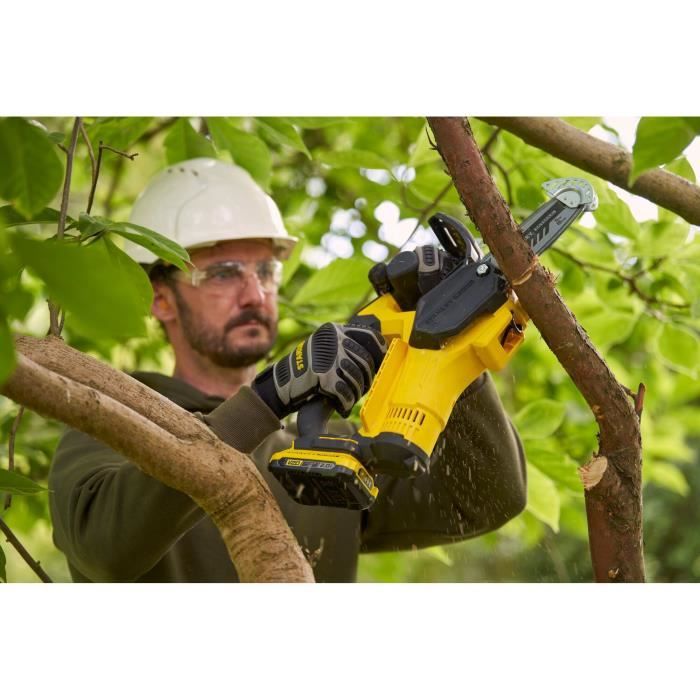 Stanley Fatmax Cordless Pruning Saw - 18V - 15 cm Chain - Includes 2Ah Battery & Charger SFMCPS415D1-QW