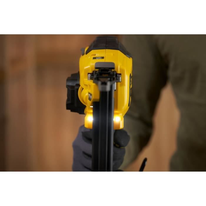 Cloueur de finition sans fil - 18V - STANLEY FATMAX - SFMCN618B-XJ - Clous 16 a 50 mm - Sans batterie