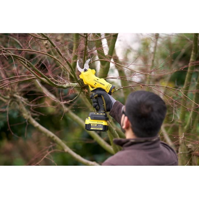 Stanley Fatmax Cordless Electric Pruner - SFMCPP32B-XJ - 18V - 32 mm Cutting Capacity - Battery Not Included