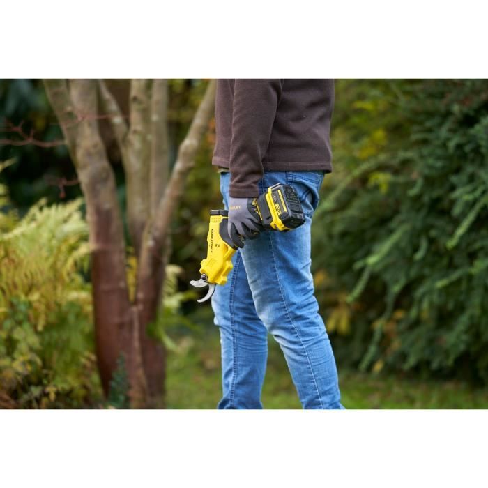Stanley Fatmax Cordless Electric Pruner - SFMCPP32B-XJ - 18V - 32 mm Cutting Capacity - Battery Not Included