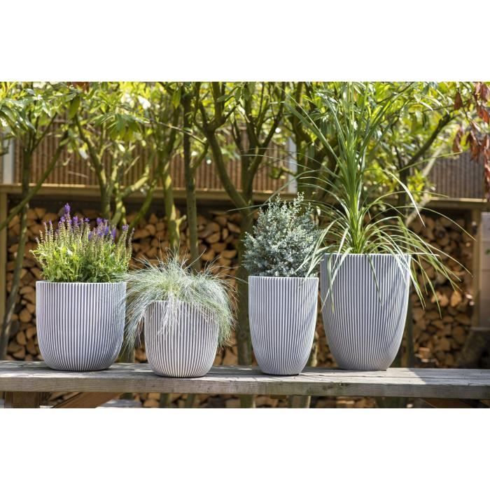 CAPI EUROPE GROOVE Vase - Ivory - 34x46 cm - Weatherproof