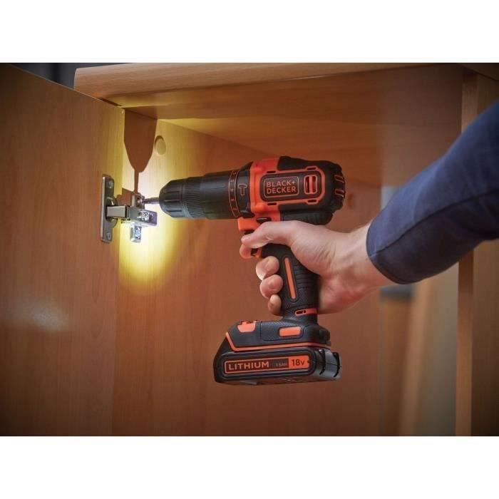 Perceuse a percussion sans fil - 18V - BLACK+DECKER - BDCHD18C2TA-QW  avec 2 batteries 18V  30 accessoires