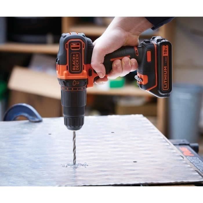 Perceuse a percussion sans fil - 18V - BLACK+DECKER - BDCHD18C2TA-QW  avec 2 batteries 18V  30 accessoires