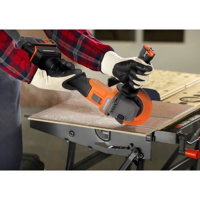 BLACK&DECKER Cordless Angle Grinder + 4Ah Battery + Charger - BCG6L8F1S-QW - Brushless - 18V - 115 mm - With 3 Discs and Carrying