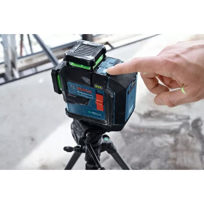 BOSCH GLL 80-33 G Professional Line Laser - 3 Planes - IP65 - Includes 4 AA Batteries LR6