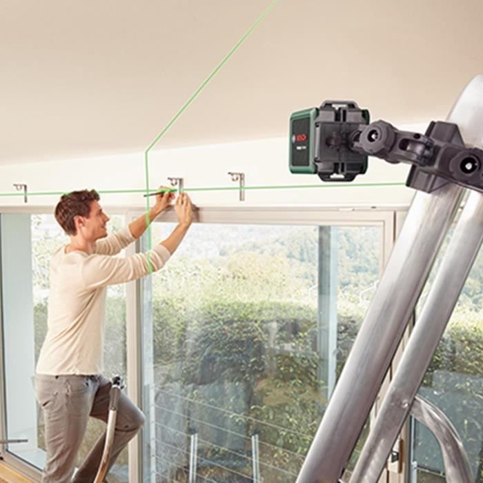 Bosch Quigo Green Line Laser - 8 m Range - Includes 2 Batteries and Clamp MM2