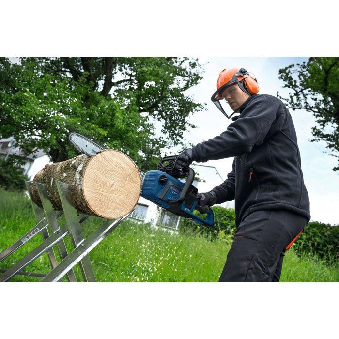 BOSCH PROFESSIONAL Cordless Chainsaw - GKE 18V-40 - 18V - With 1 Expert 5.5Ah Battery + Charger