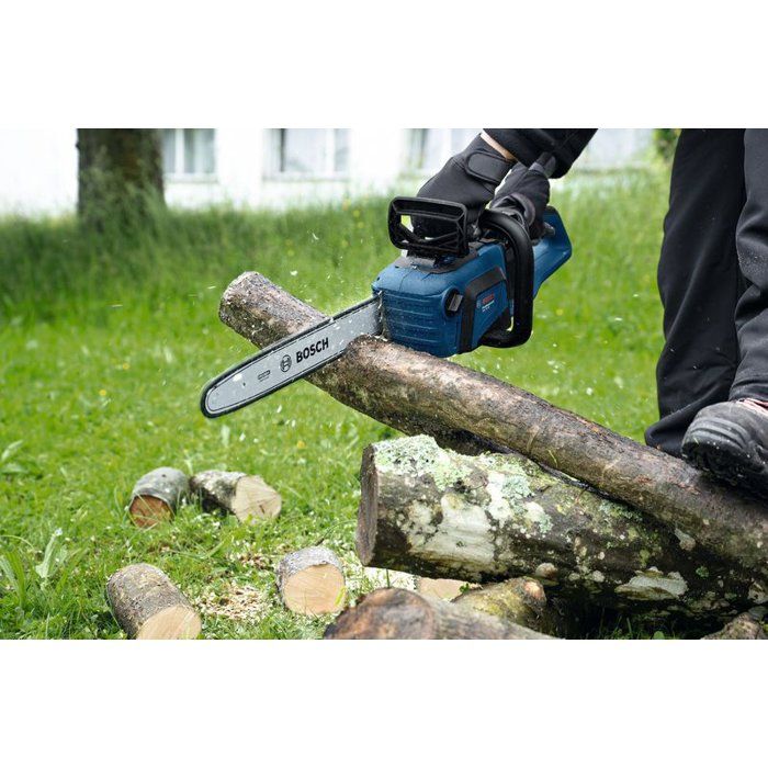 BOSCH PROFESSIONAL Cordless Chainsaw - GKE 18V-40 - 18V - With 1 Expert 5.5Ah Battery + Charger