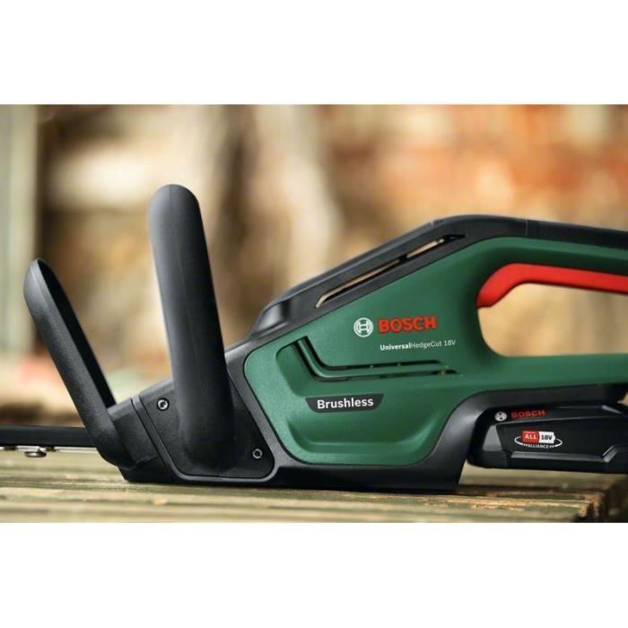 Taille-haies Bosch - UniversalHedgeCut 18V-55 (Longueur de la Lame 55 cm, livré dans une boîte en carton) + batteries chargeur