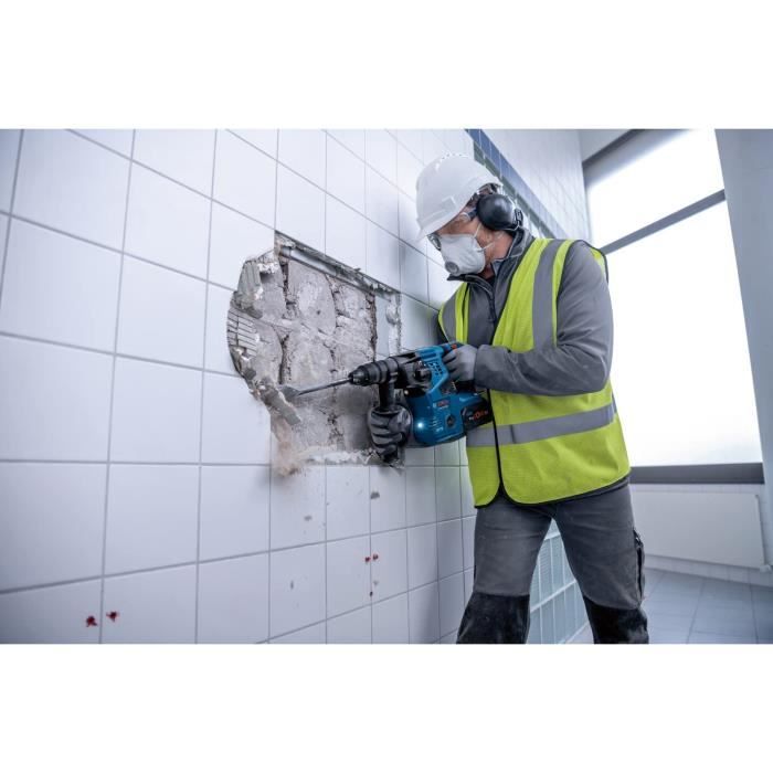 Bosch Professional GBH 18V-28CF 3.3J Rotary Hammer Drill with GDE 18V-16 Dust Extraction Device + 2 ProCore 8.0Ah Batteries + Charger