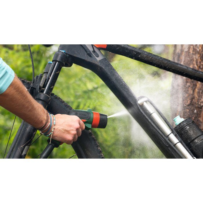 BOSCH Cordless Pressure Washer - Fontus 18V-6 - 18V 2.0Ah Battery + AL1820 Charger - 6 L Tank