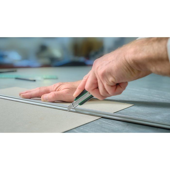 BOSCH Snap-Off Utility Knife 9 mm - Ergonomic Handle - Includes 3 Blades