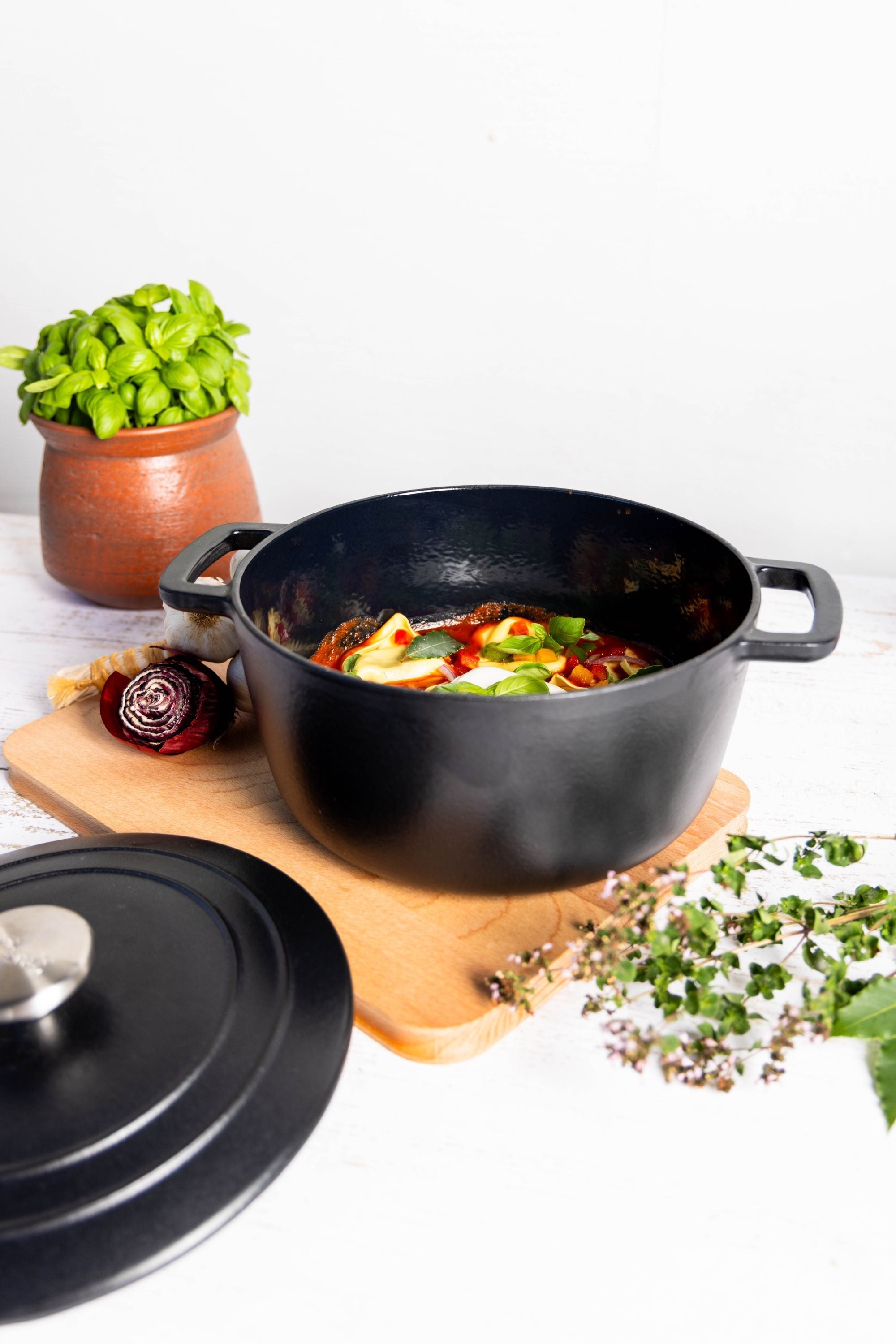 COSY & TRENDY FONTESTIC Casserole with Lid - Enameled Cast Iron - Ø24 cm - 4.6 L - Suitable for All Hobs - Black
