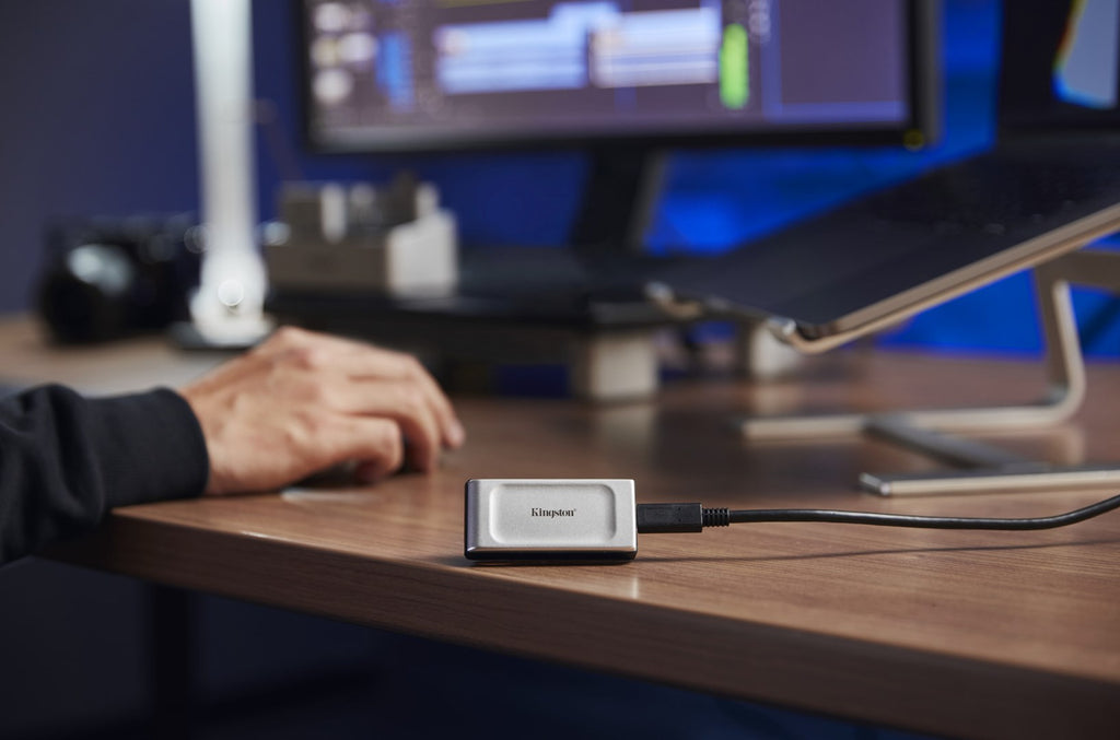 Kingston XS2000 - External SSD - 2TB - Portable - USB 3.2 Gen 2x2