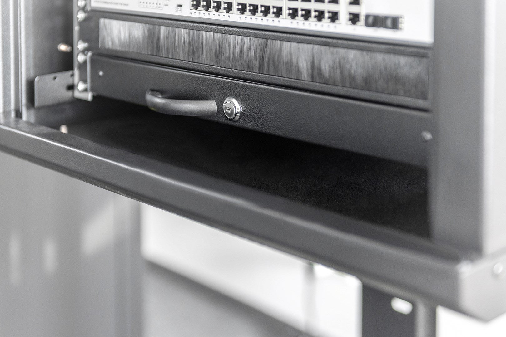 DIGITUS Professional Line DN-19 KEY-1U-SW Keyboard Drawer RAL 9005 black 1U 48.3 cm (19") 11001939
