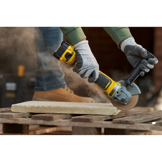 Stanley SFMCG700B angle grinder