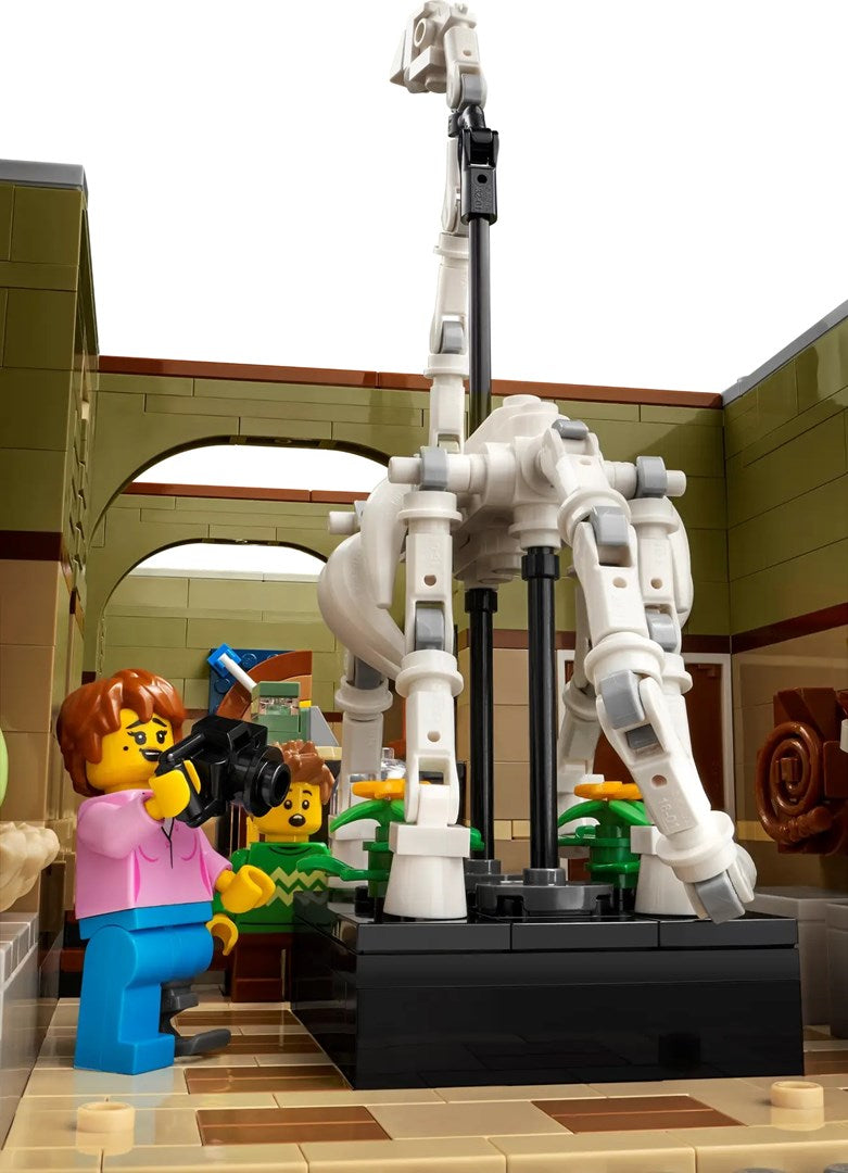 LEGO Icons Natural History Museum 10326