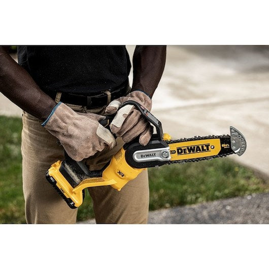 DeWALT DCMPS520P1-QW Power Hedge Trimmer 18V XR with 5Ah Battery