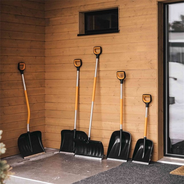 Fiskars 1057179 Snow Shovel - Metal Black Orange