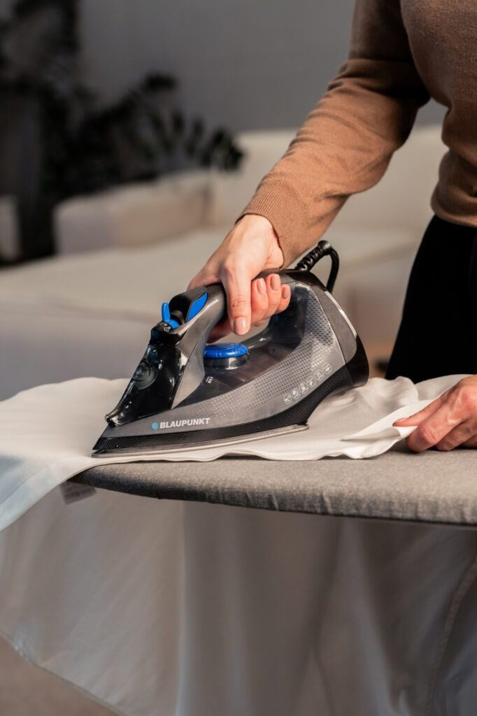 Blaupunkt HSI212 iron Dry & Steam iron 2170 W Black  Translucent  Grey