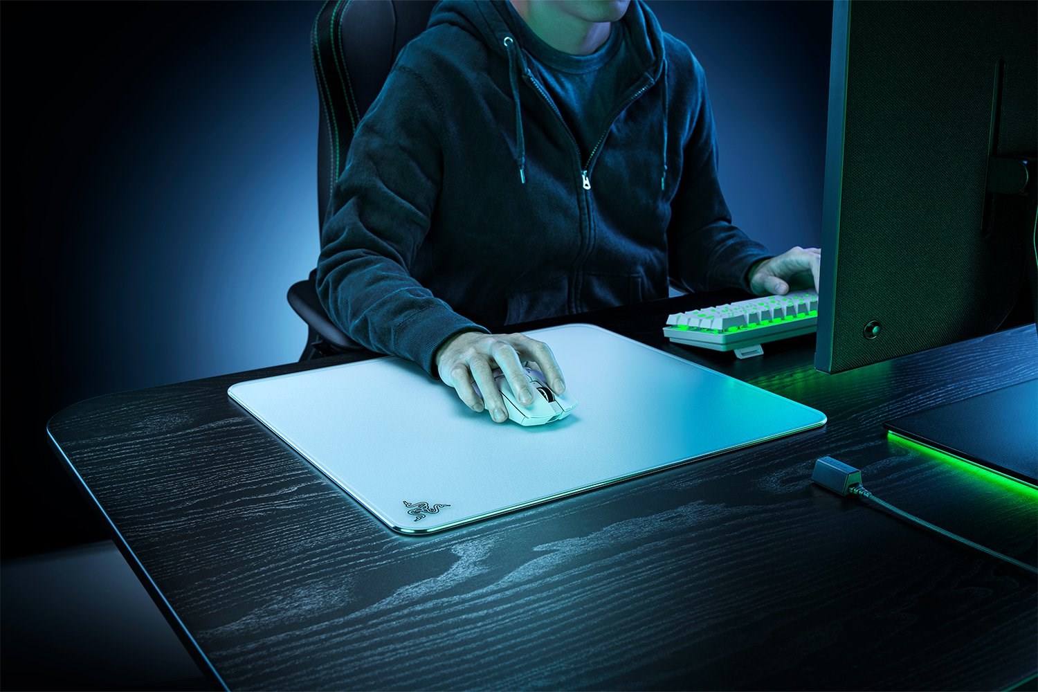 Razer Atlas Gaming Mousepad - White Tempered Glass - Anti-Slip Base - Model RZ02-04890200-R3M1