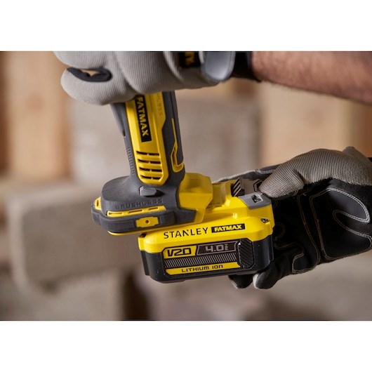 Stanley SFMCG700B angle grinder