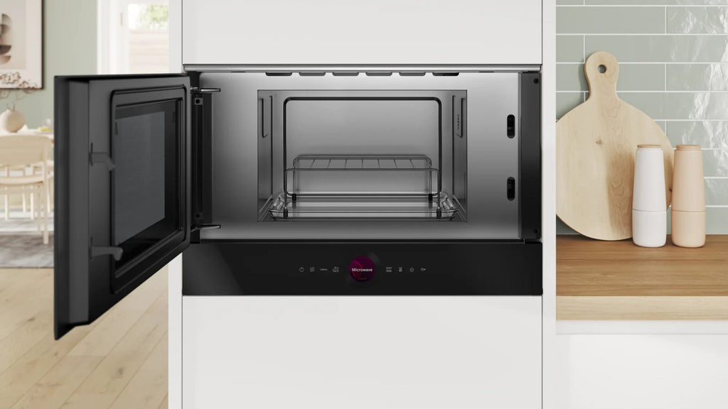 BOSCH Serie 8 Built-in Microwave 21L 900W Black BER7321B1